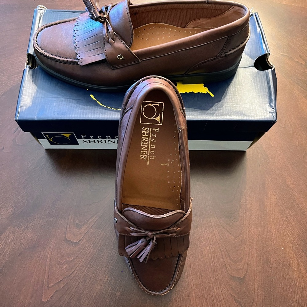 French Shriner Men's Classic Brown Tassel Loafers. NWT